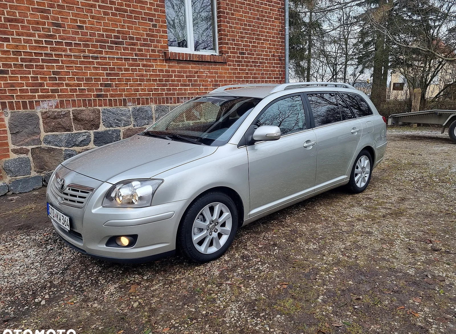 Toyota Avensis cena 21500 przebieg: 147000, rok produkcji 2006 z Busko-Zdrój małe 137